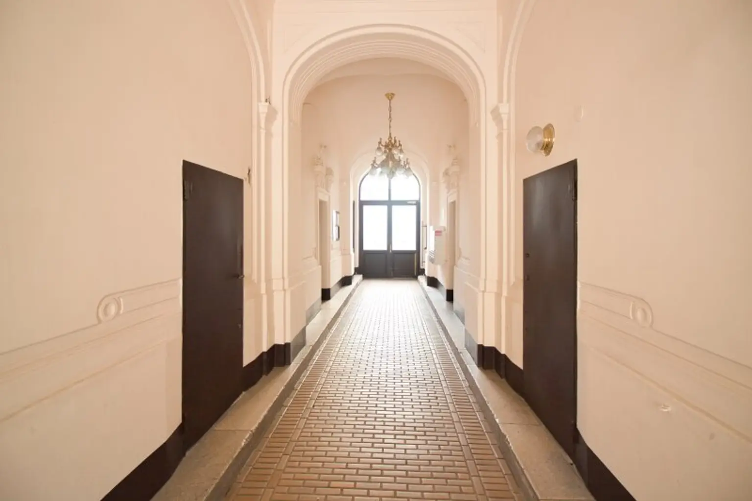 4-Zimmer Wohnung mit herrlichem Altbau-Flair | großzügig | sehr guter Grundriss | sanierungsbedürftig