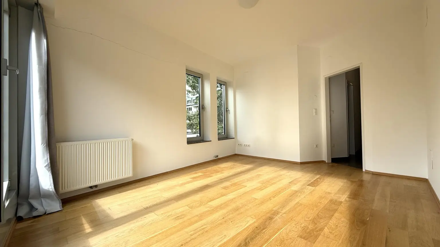 GRINZING!!! Sportliches Paar für moderne Balkonwohnung im 2.OG ohne Lift gesucht! :)