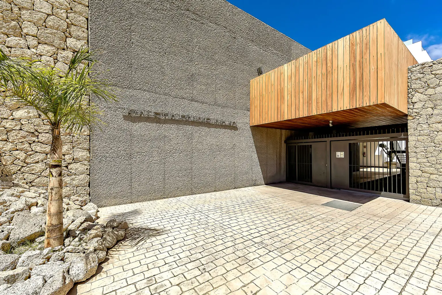 Caleta-Palms-Buidling-Entrance-Tenerife