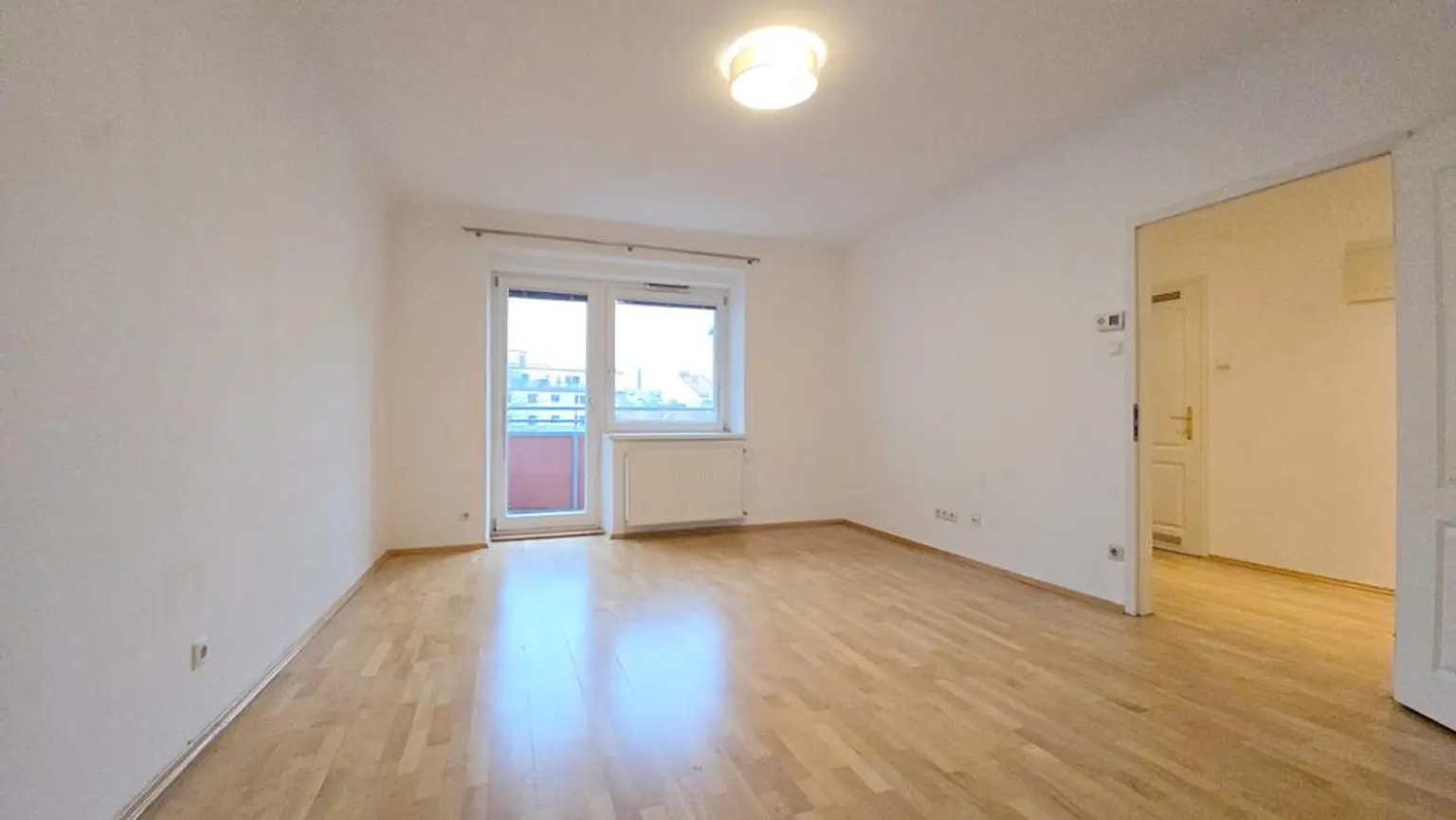 sehr helles Wohnzimmer