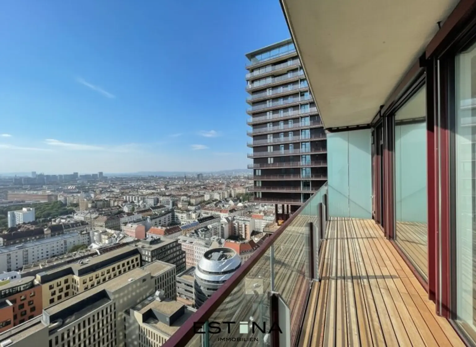 Luxuriöses Wohnen mit grandioser Aussicht und Infinity Pool auf den Dach