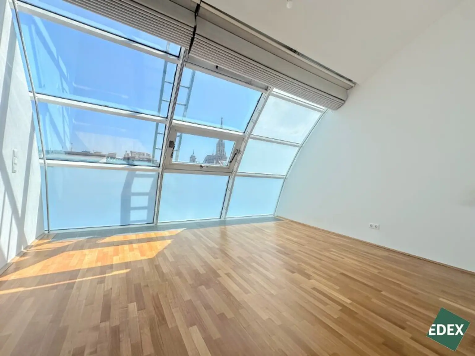Exklusive Innenstadt-Maisonette mit Glasfront, Freiflächen & Stephansdom-Blick