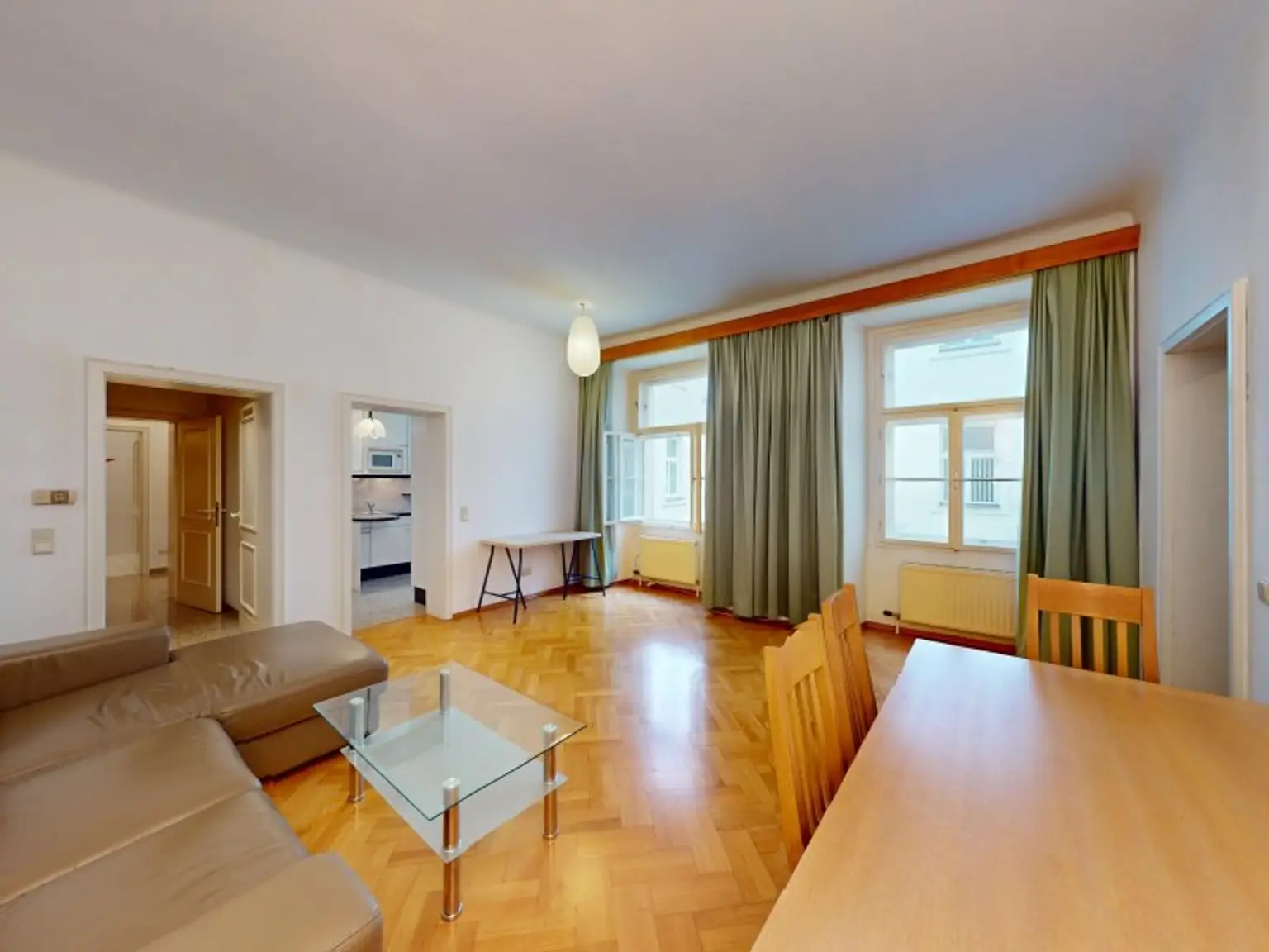 2-Zimmer Altbauwohnung in bester, zentraler Lage!