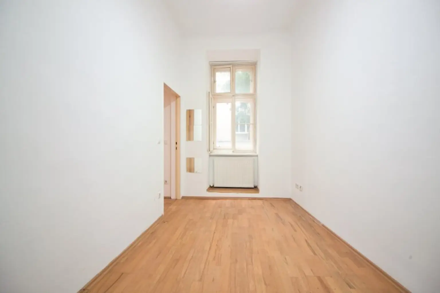 Sanierungsbedürftig | 3 Zimmer Altbau-Wohnung | ruhige Innenhoflage | zentral begehbar
