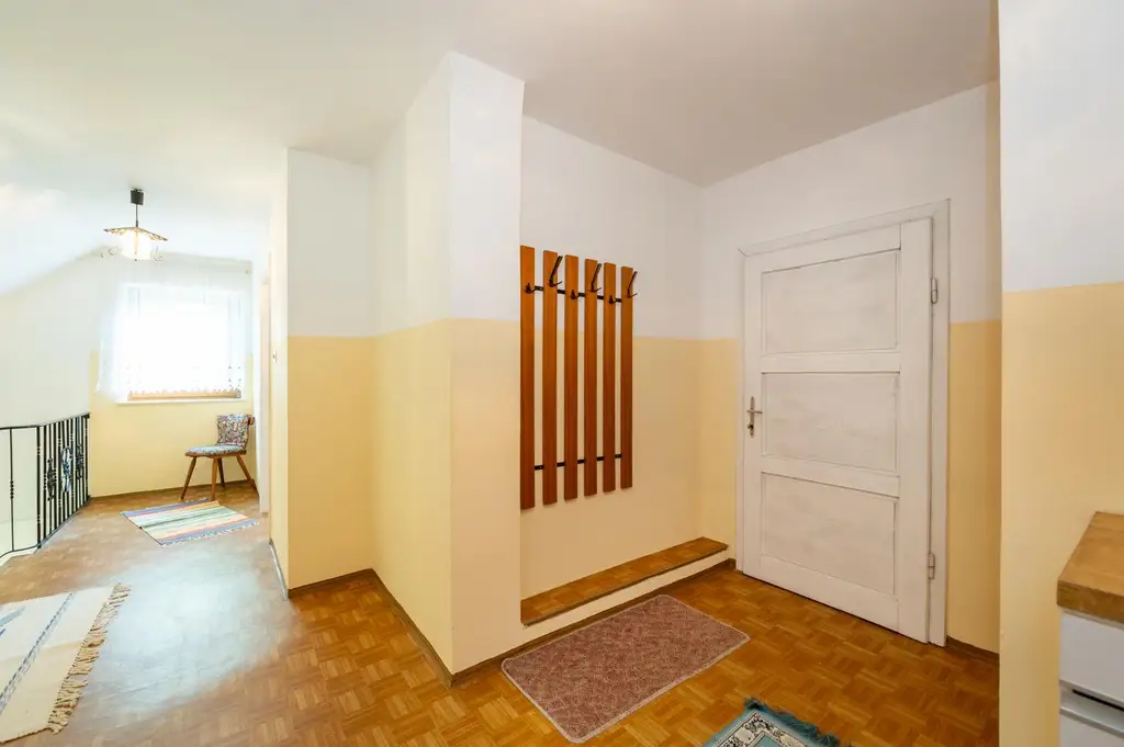Einfamilienhaus mit großem Grundstück in sonniger Ruhelage