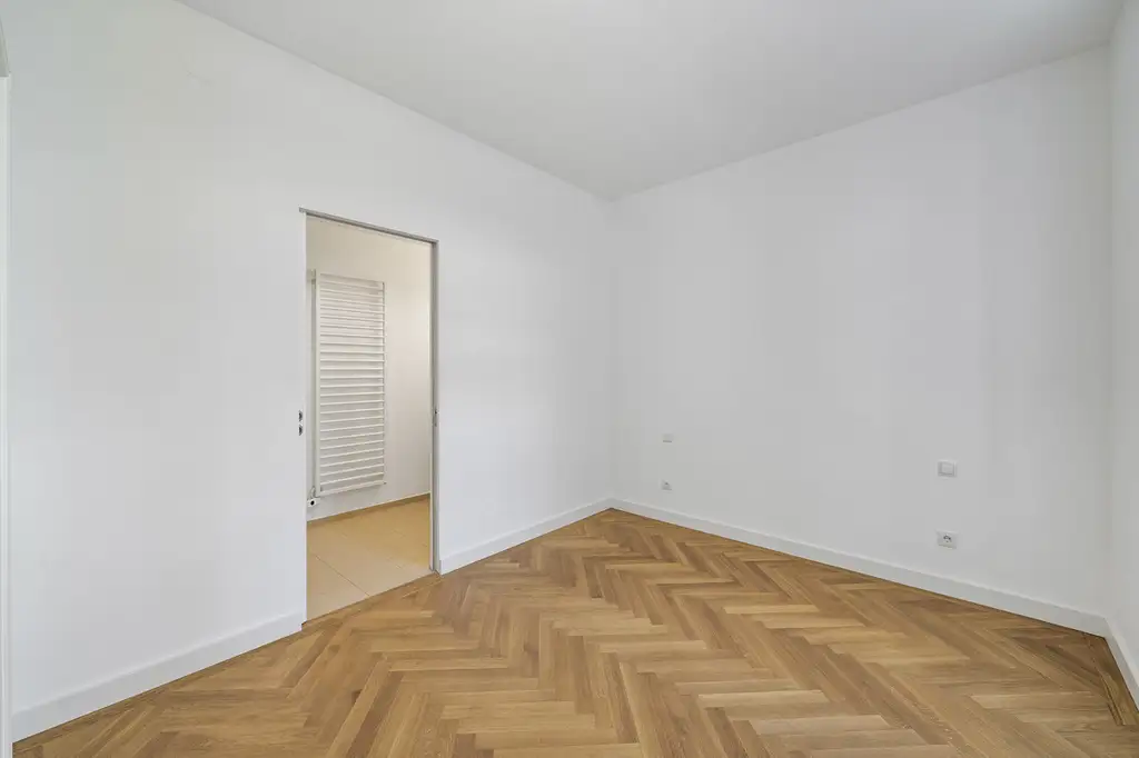 Hochwertig sanierte Altbauwohnung mit Freifläche