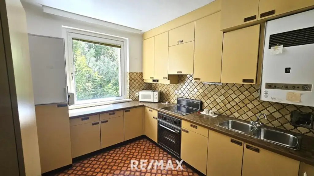 TOP LAGE SUCHT NEUEN GLANZ! Sanierungsbedürftige 2 Zimmer Wohnung