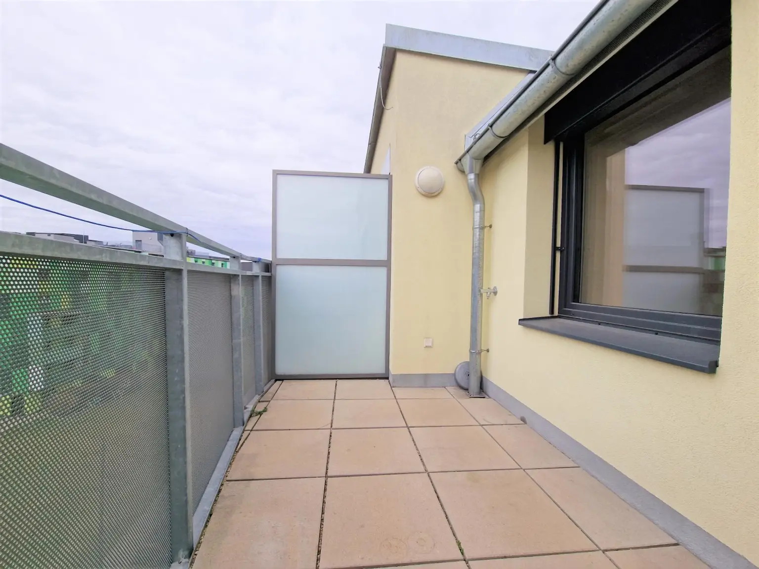 Viel Sonne mit großer Terrasse + KLIMAANLAGE + Ab Dezember!!