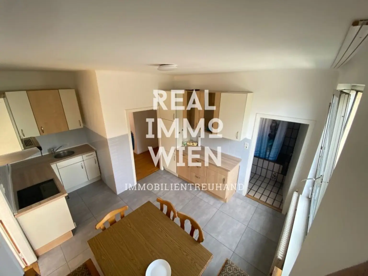 Sehr schönes Einfamilienhaus mit großen Garten im 23. Bezirk!!! 360° - 3D Besichtigung!!!