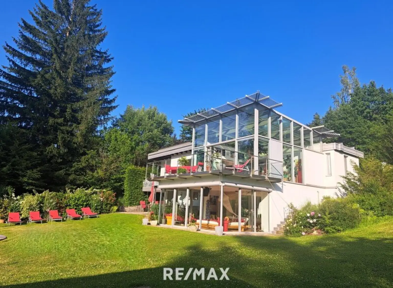 stilvolle Glaselemente prägen Architektur