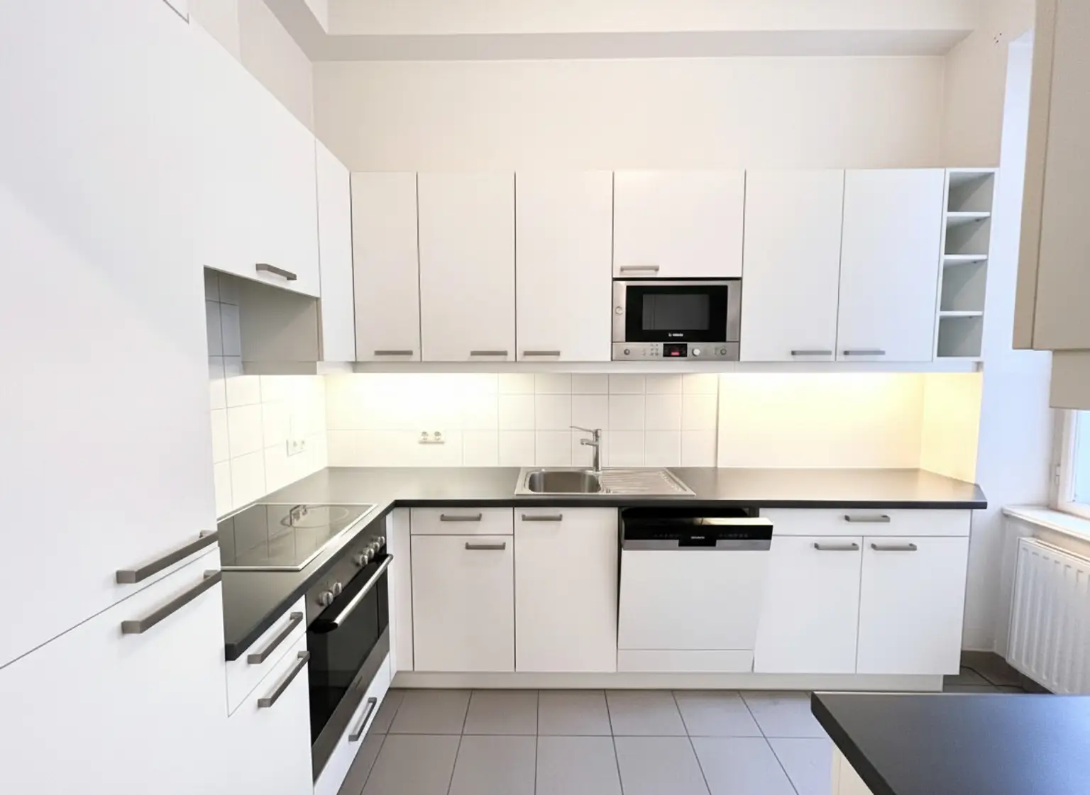 Wohnen in Bestlage: Schöne 4-Zimmer Altbauwohnung