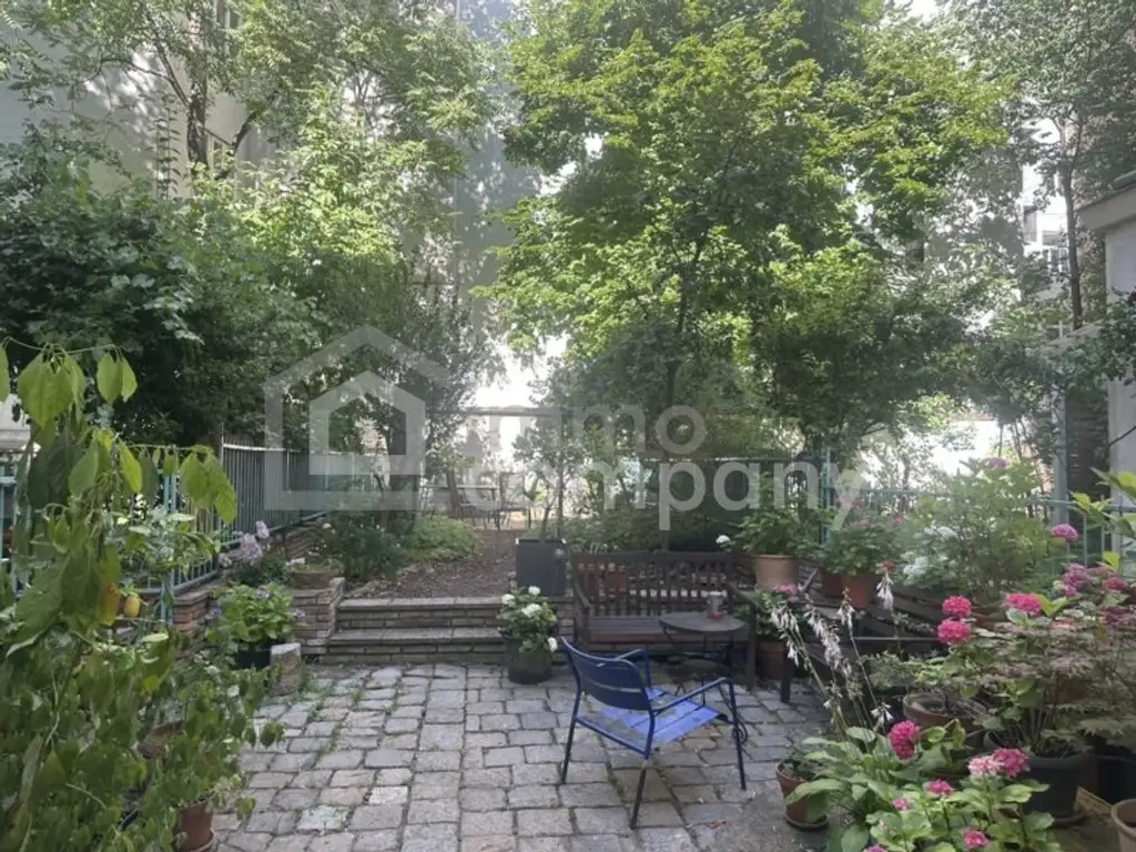 Dachgeschosswohnung in 1040 Wien – modern, geräumig, mit Balkon!