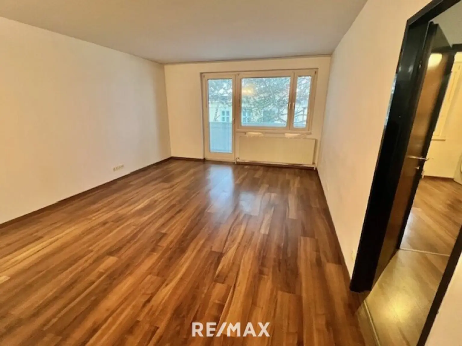 Wohnzimmer mit Ausgang zur großen Loggia