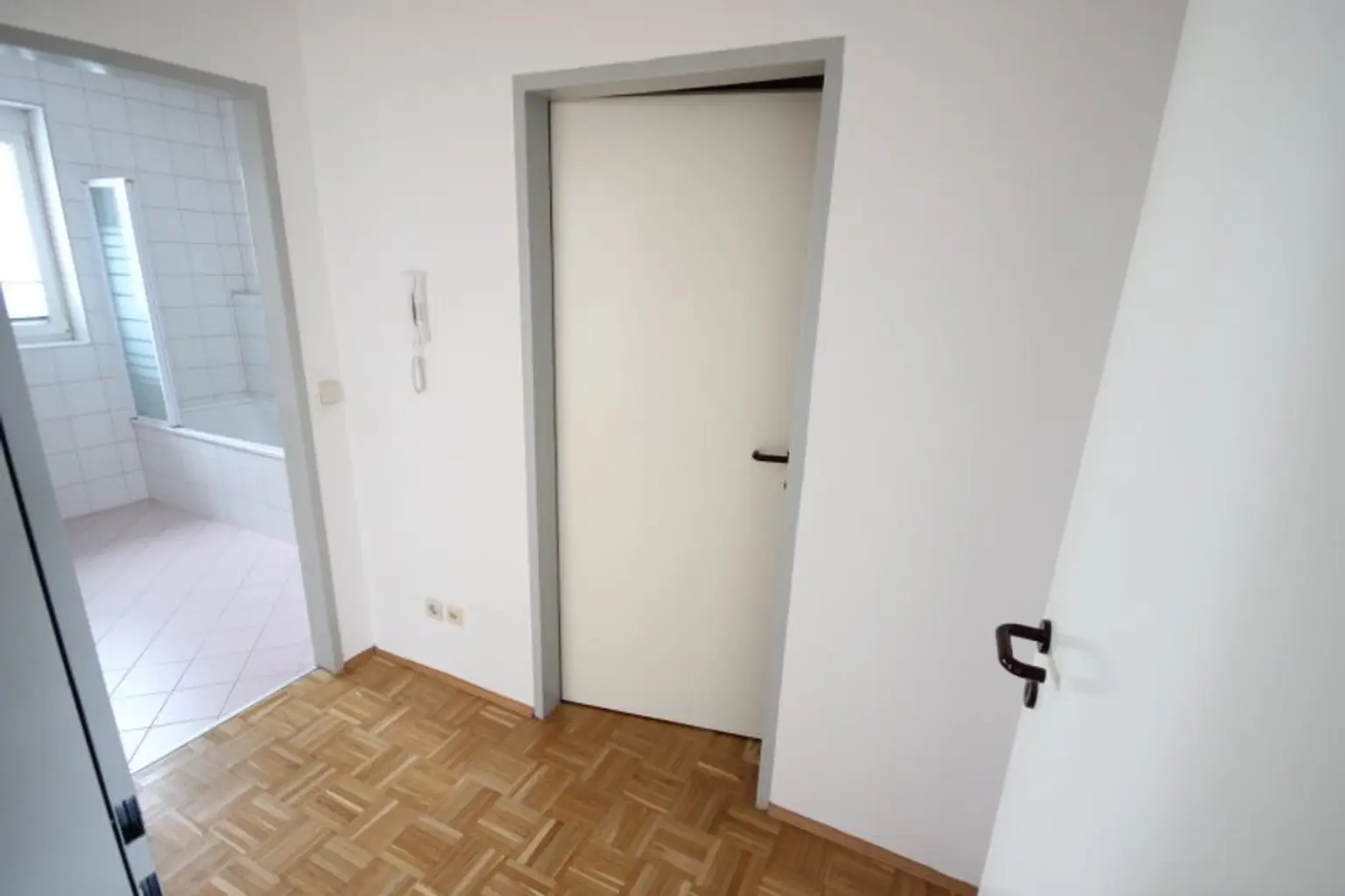 Schöne 2 Zimmer Wohnung 55m² plus Balkon und Parkplatz in Tessendorf