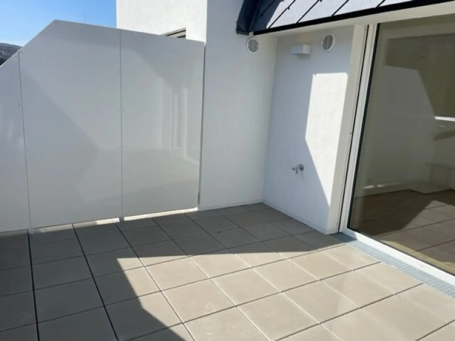 2-Zimmer-Dachterrassenwohnung Erstbezug inkl hochwertiger Küche, Außenfläche und Kellerabteil mit Blick ins Grüne - KLOSTERNEUBURG/ K126 T53