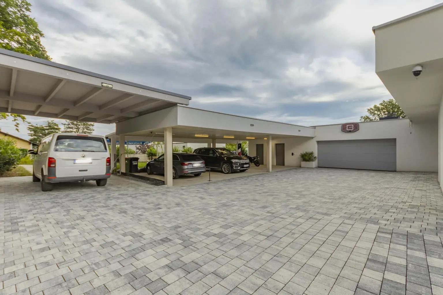 Alles auf einer Ebene – stilvoller Bungalow für höchste Wohnansprüche