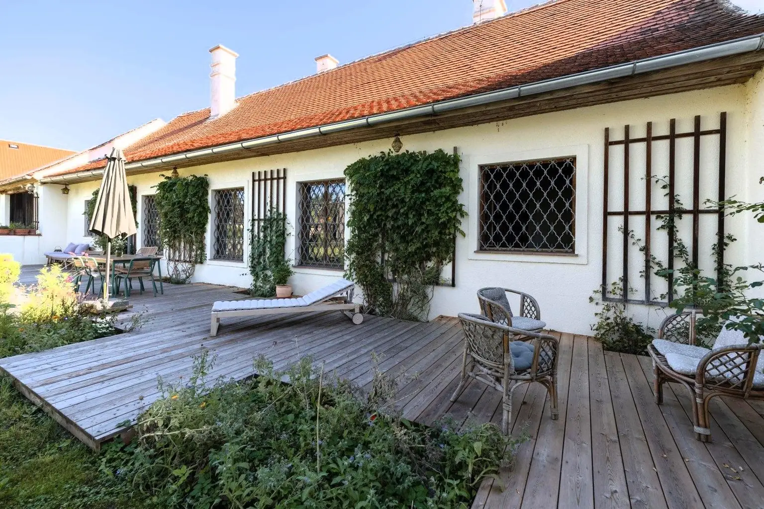 “Zauberhafter Dreikanthof mit großem Gartenparadies bei Tulln“