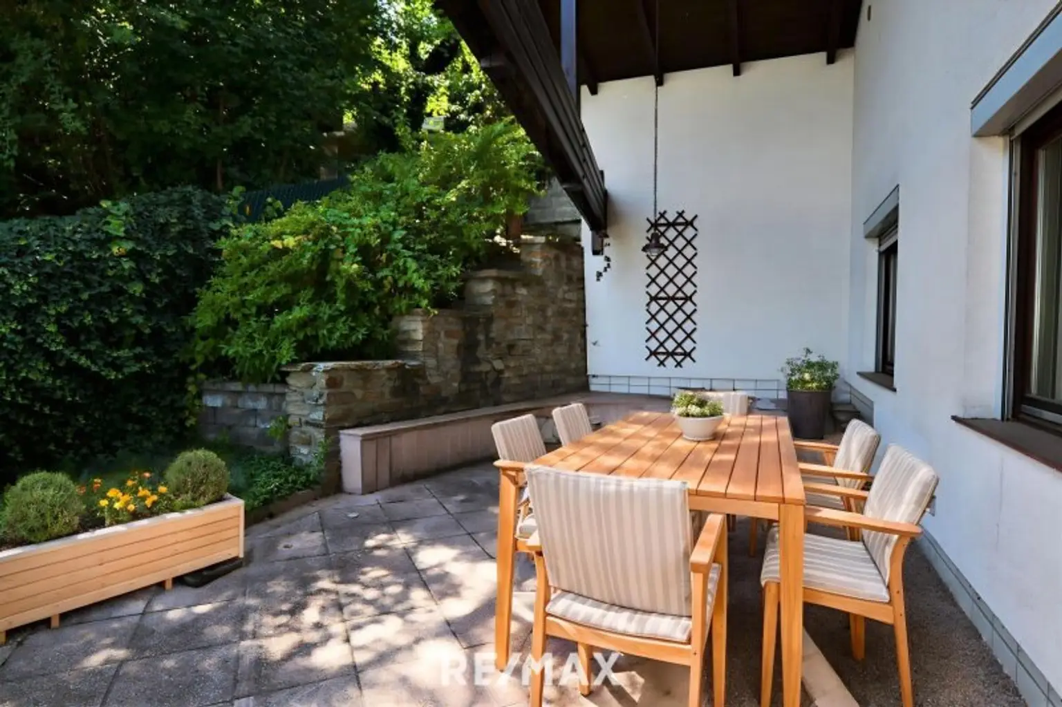 Terrasse Obergeschoss (virtuell eingerichtet)