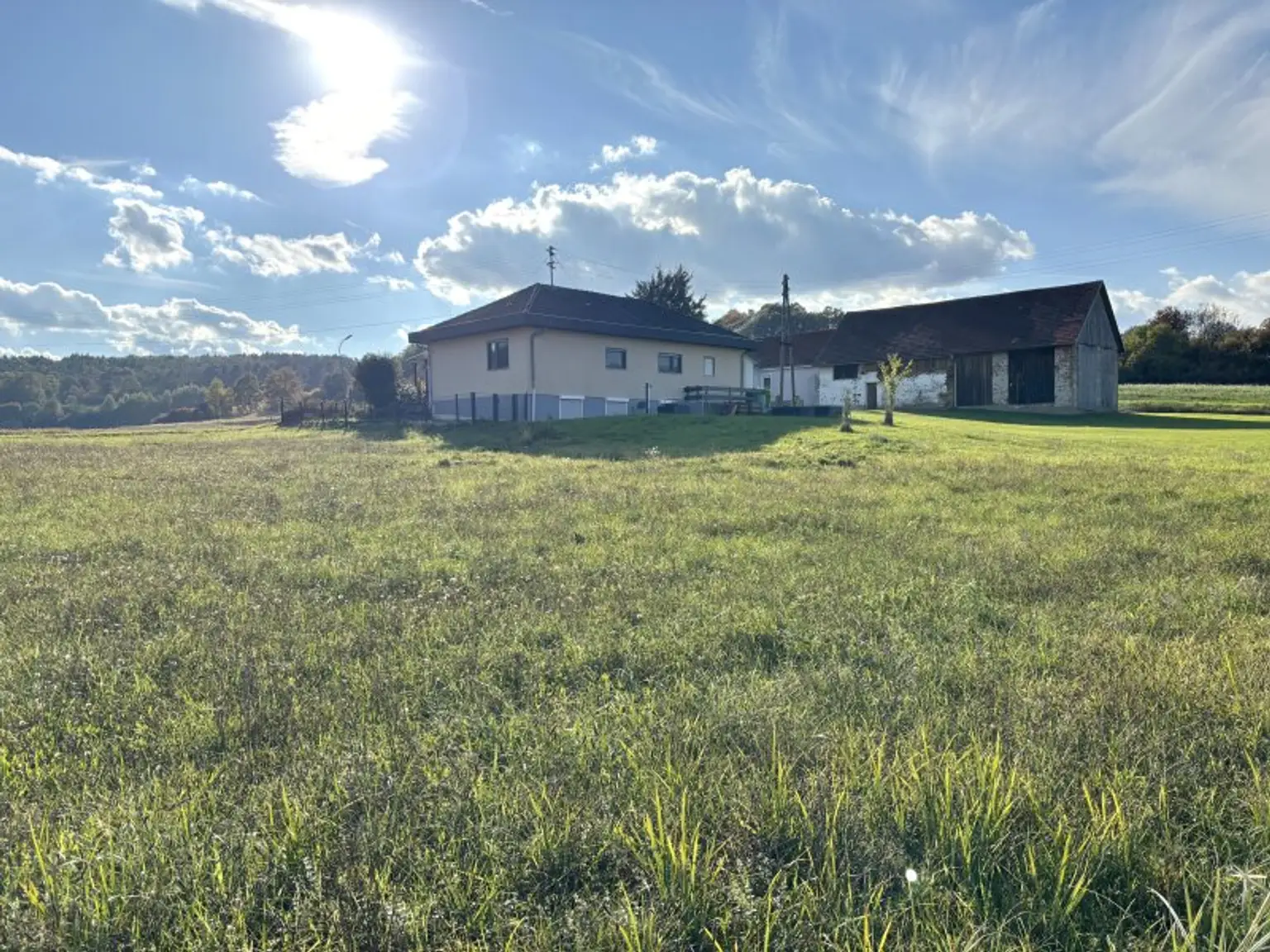 ** FAMILYS BEST **   Reinersdorf !! Bungalow mit ca. 122 m2 Wfl. in ruhiger, idyllischer Ortsrandlage mit ca. 1.200 m2 Eigengrund !!