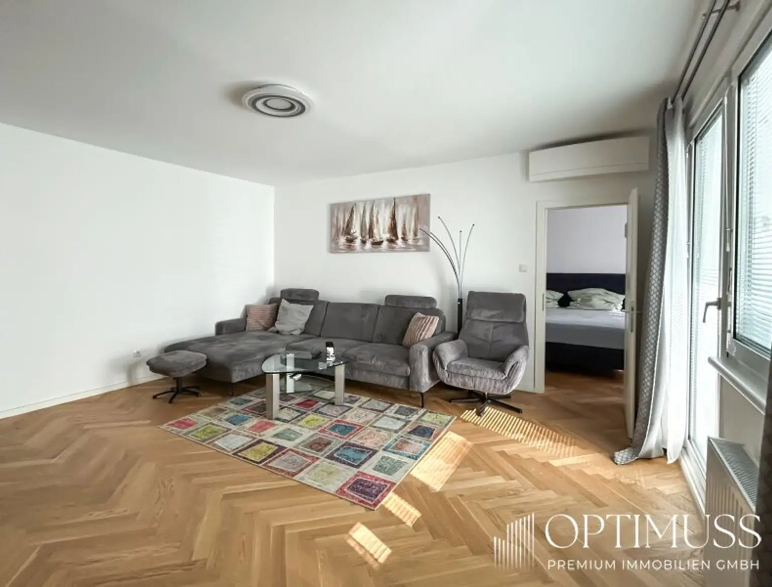 Lichtdurchflutete 2,5 Zimmer Wohnung in Topp Lage mit grosser Loggia und Grünblick auf Donaukanal!