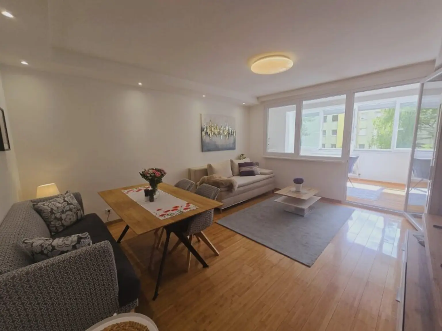 TOP LAGE - Koffer packen und einziehen! - hochwertig ausgestattete, moderne 3-Zimmer Wohnung mit verglaster Loggia - WIE ERSTBEZUG!
