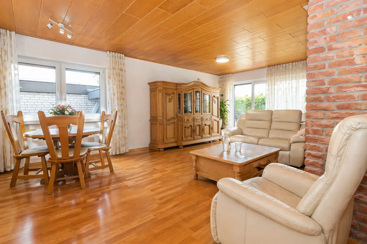 Wohn- und Essbereich EG