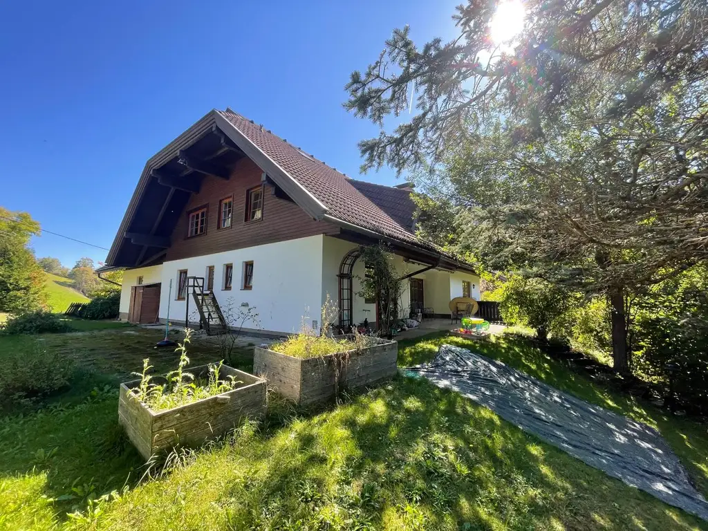 Exklusives Landhaus mit 3 Wohneinheiten, in wunderschöner Lage, Arriach