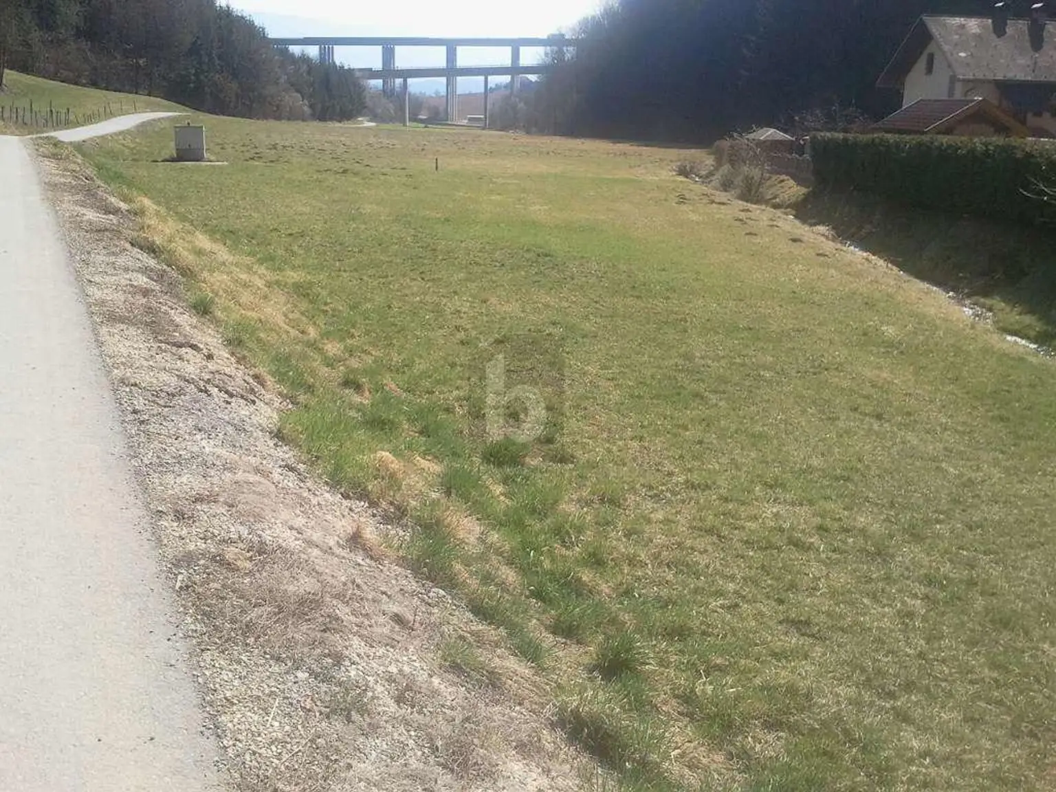 BAUGRUND  IN RUHIGER LAGE