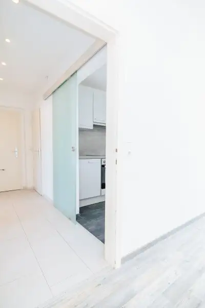 PROVISIONSFREI I RENOVIERT I ELEGANTE DUSCHE I EXKLUSIVE EINBAUKÜCHE I NÄHE ZUM BAHNHOF I TIERFREUNDLICH I ZEITGEMÄSS WOHNEN I OPTIMALE RAUMAUFTEILUNG I PROJEKT WOHNEN I