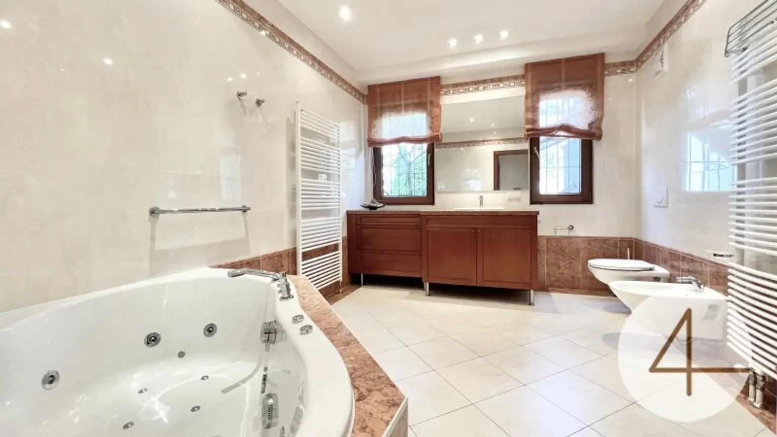 10 Minuten Fahrzeit nach Wien I Klimatisierte Villa mit Weitblick I Wellness, Fitnessraum & Kamin I Terrassen, Balkon & Garten I Hochwertige Ausstattung