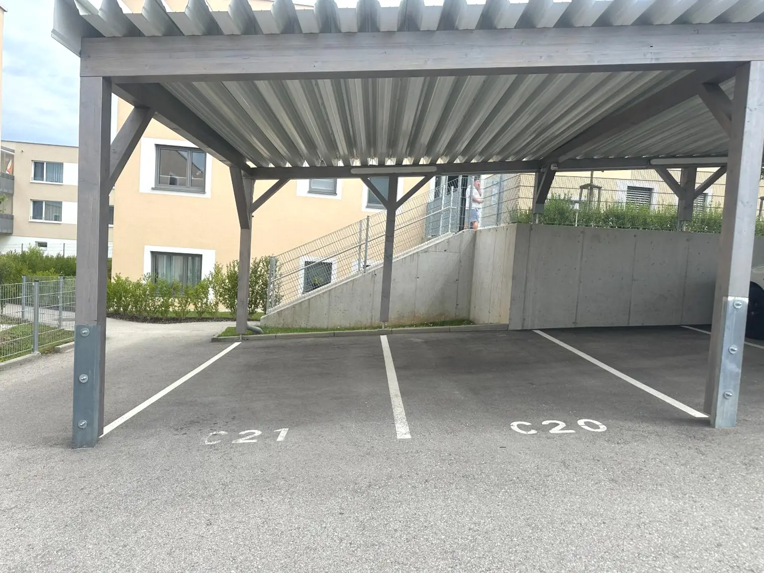 Vermietete Anlegerwohnung mit Garten – moderne Wohnqualität in ruhiger Lage