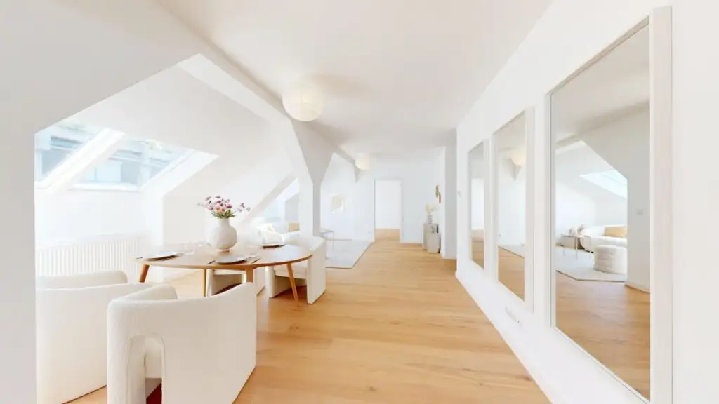 PROVISIONSFREI--Bezaubernde Dachgeschosswohnung | Erstbezug nach Sanierung | Klimaanlage | Terrasse | Lift