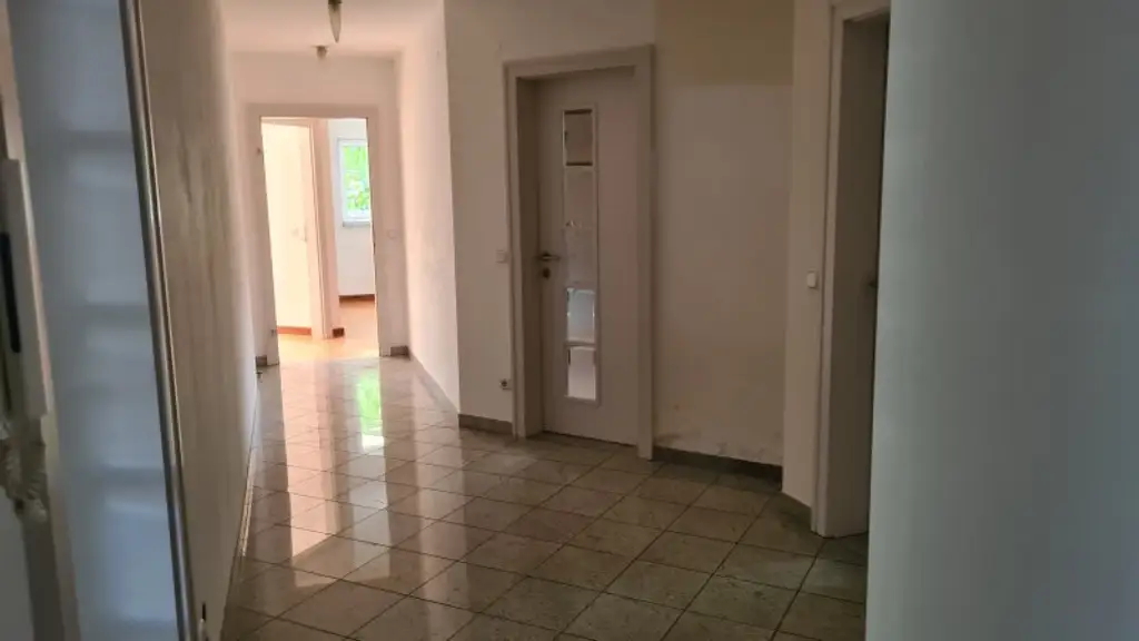 Sehr ruhige Siedlungslage - Gartenwohnung mit Garage in sehr gepflegten Haus