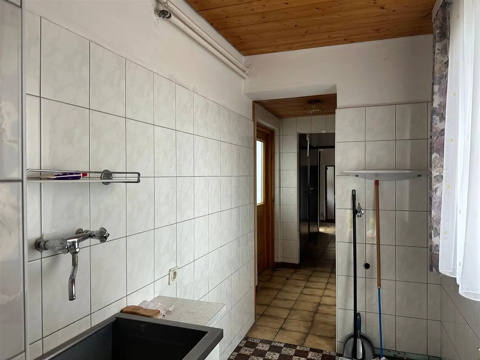 Einfamilienhaus mit Nebengebäuden