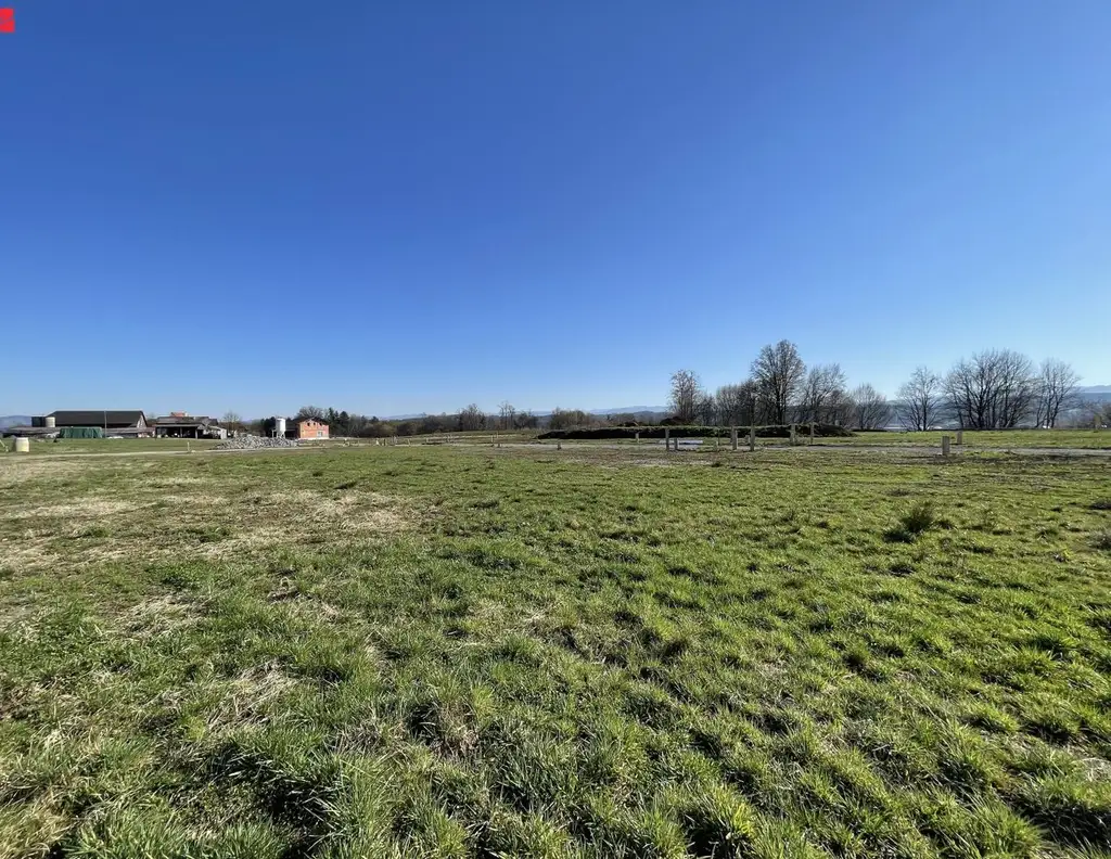 Ebener Baugrund mit traumhafter Aussicht