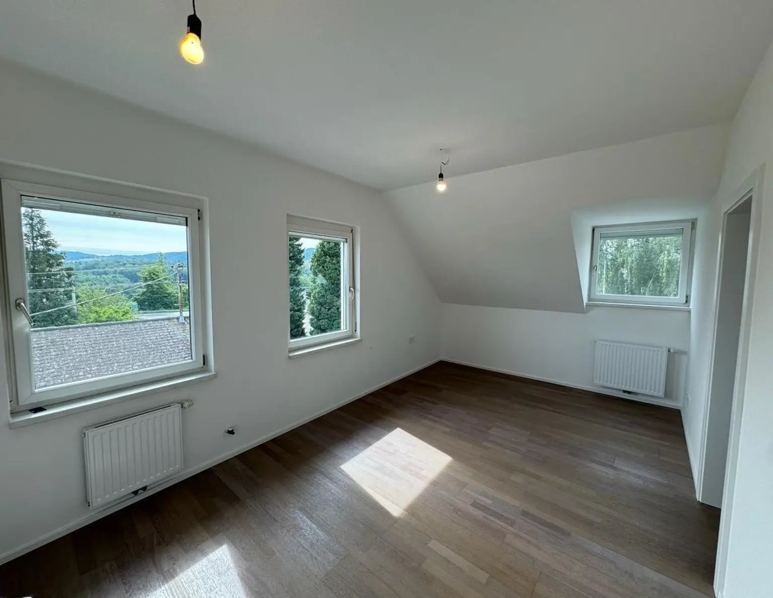 Top 2 - Gemütliche 2-Zimmer-Dachgeschosswohnung mit Blick auf den Grünberg und Traunstein