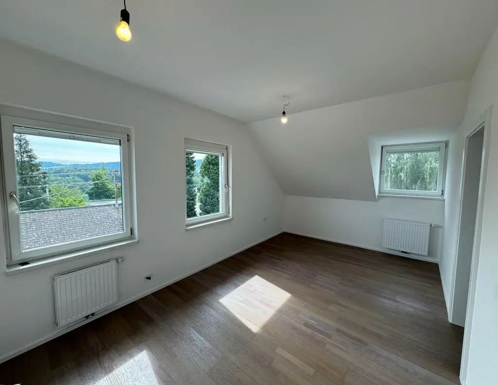 Top 2 - Gemütliche 2-Zimmer-Dachgeschosswohnung mit Blick auf den Grünberg und Traunstein