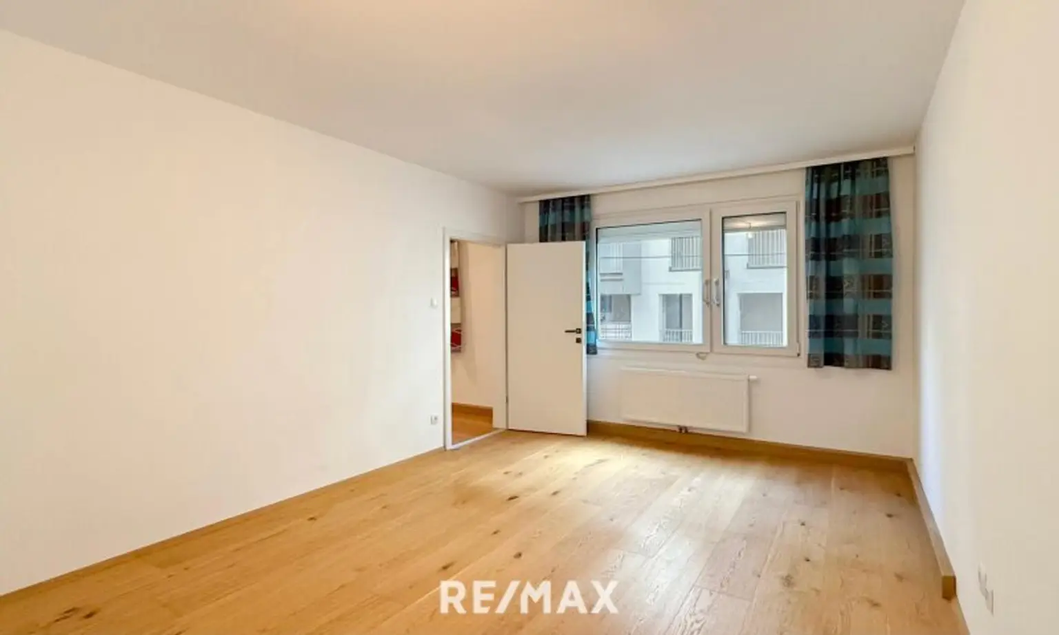 Wunderschöne top sanierte 2 Zimmerwohnung! 4% Rendite für Anleger!