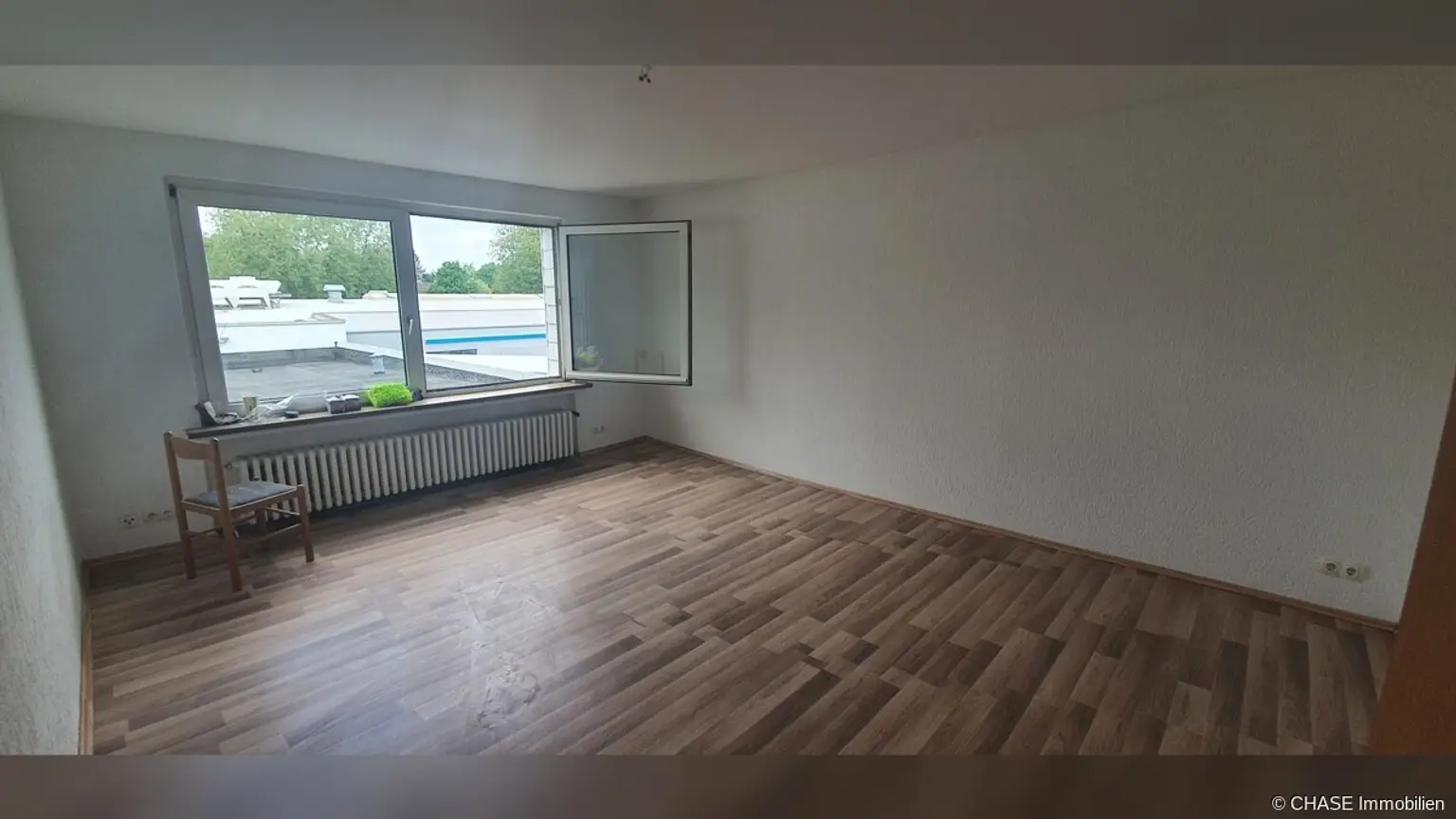 02_Weitere_Innenaufnahme_Zimmer_02