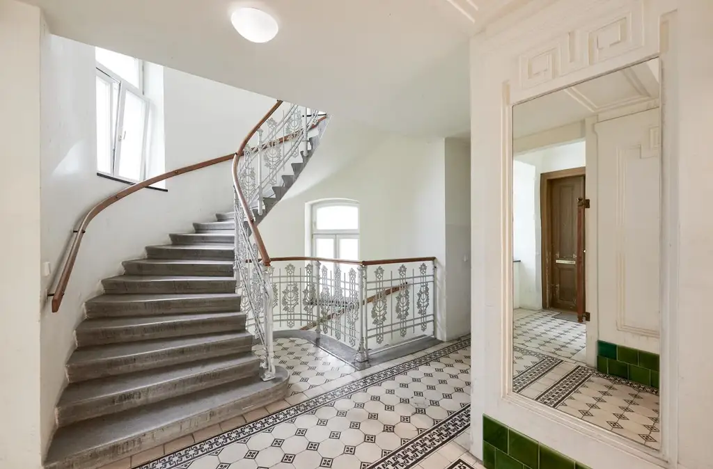 Investment in den Wiener Altbau I unbefristet vermietete Balkonwohnung