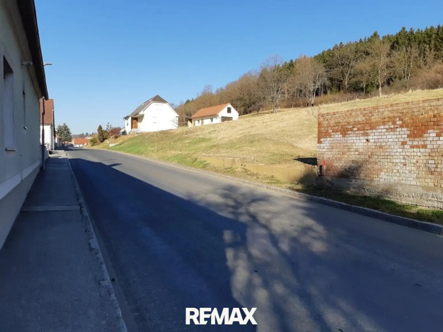 Straßenansicht seitlich