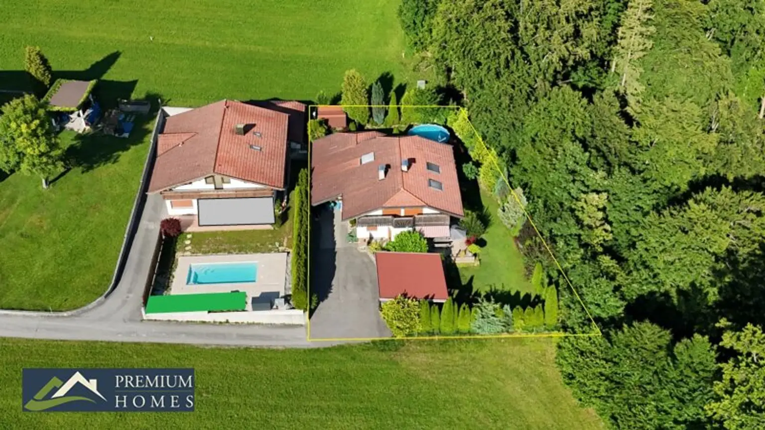 BREITENBACH am Inn - Großzügiges Einfamilienwohnhaus mit Terrasse, Balkon, Keller, Garage, zwei Carports, Garten, Gartenhaus, Geräte- und Holzschuppen