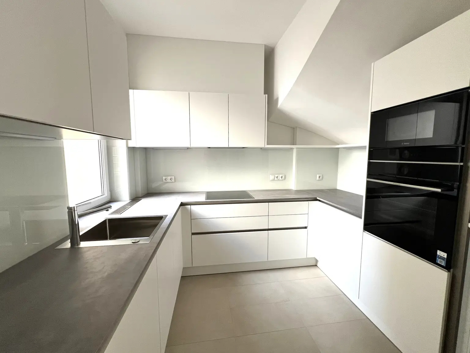 Klimatisierte 5-Zimmerwohnung mit 72 m² Terrasse am Kohlmarkt / Air conditioned 5-room flat with 72 m² terrace on Kohlmarkt