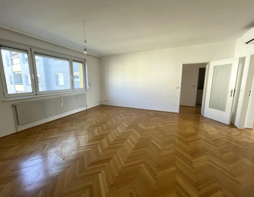 Zentrale 4-Zimmer-Wohnung mit Klimaanlage, Loggia & Ötscherblick