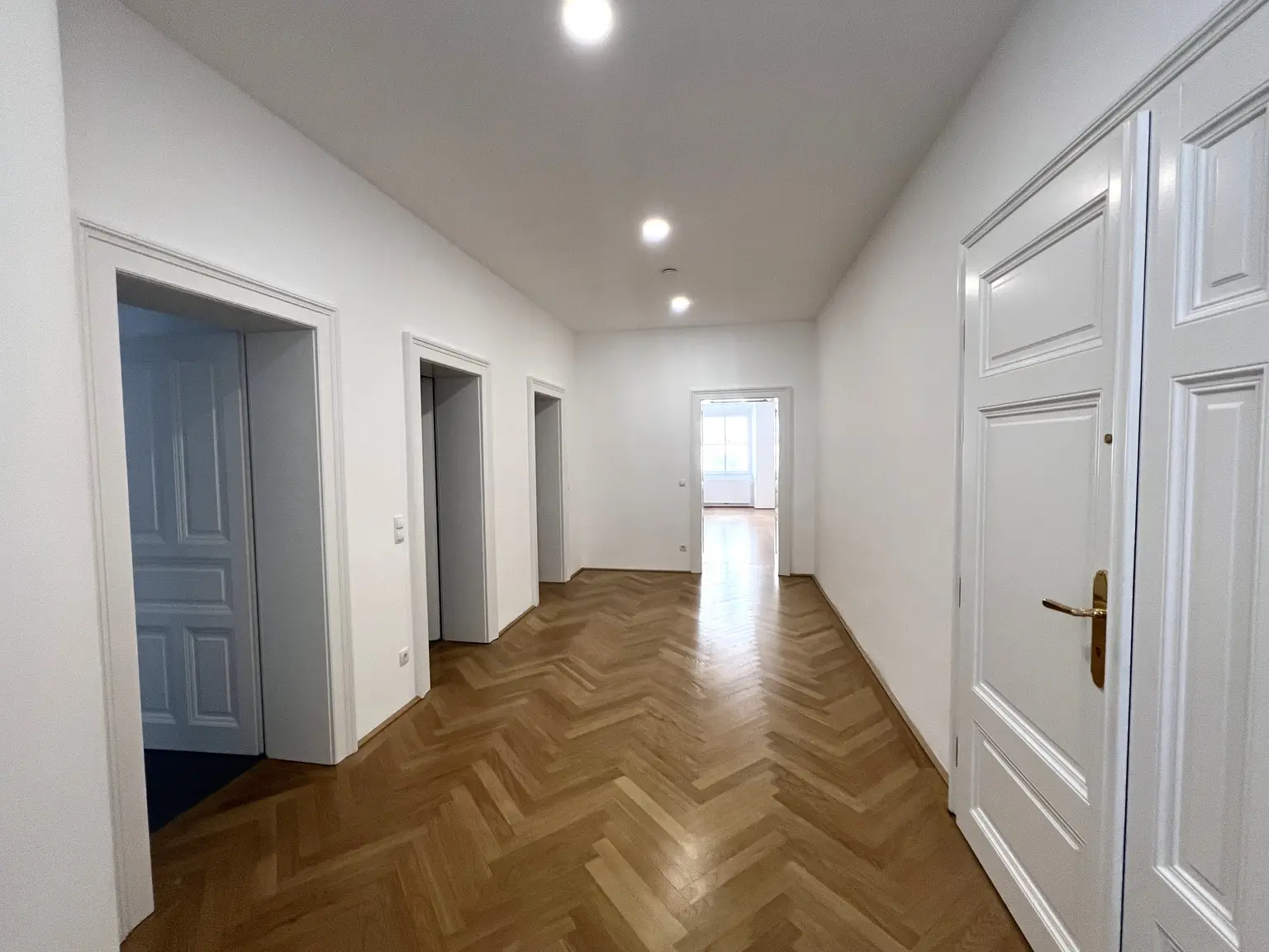 UNBEFRISTET: Klimatisierte Altbauwohnung im Stadtzentrum