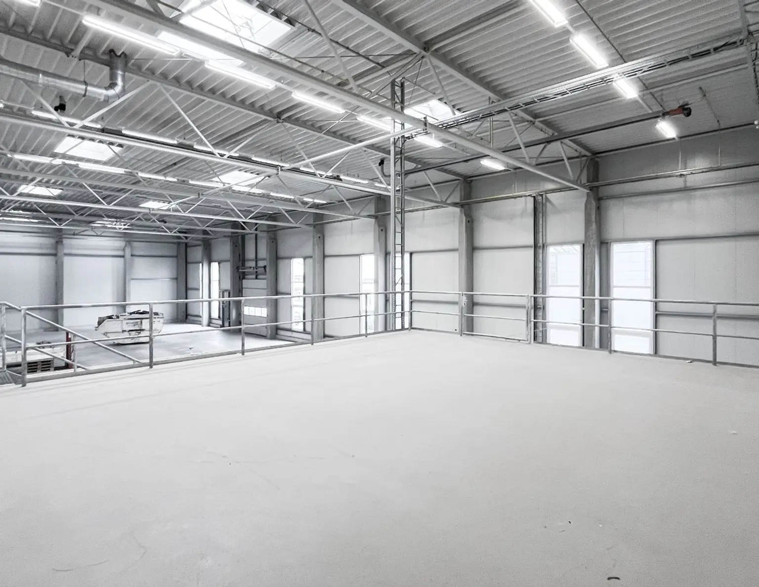 Moderne Lagerhalle im Wiener Norden