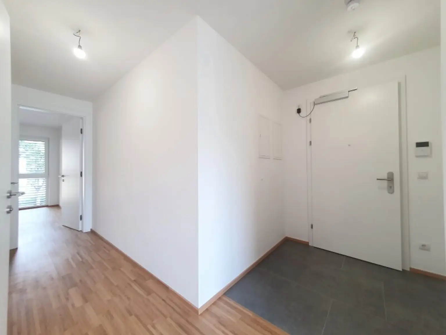 Helle moderne Wohnung bei U2-Stadlau/Bahnhof