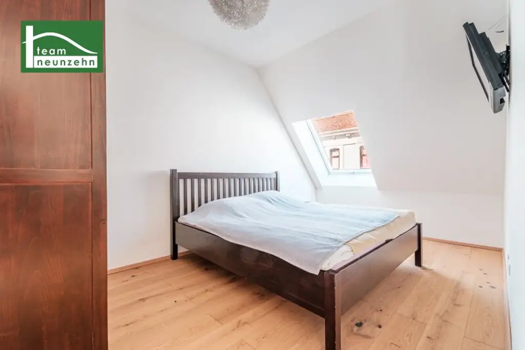 EIGENBEDARF ODER INVESTMENT MIT ca. 3,5% RENDITE! SEHR GUTER ZUSTAND! SANIERTE & MÖBLIERTE DACHGESCHOSS-WOHNUNG INKL. KÜCHE! SOFORT BEZIEH- ODER VERMIETBAR!