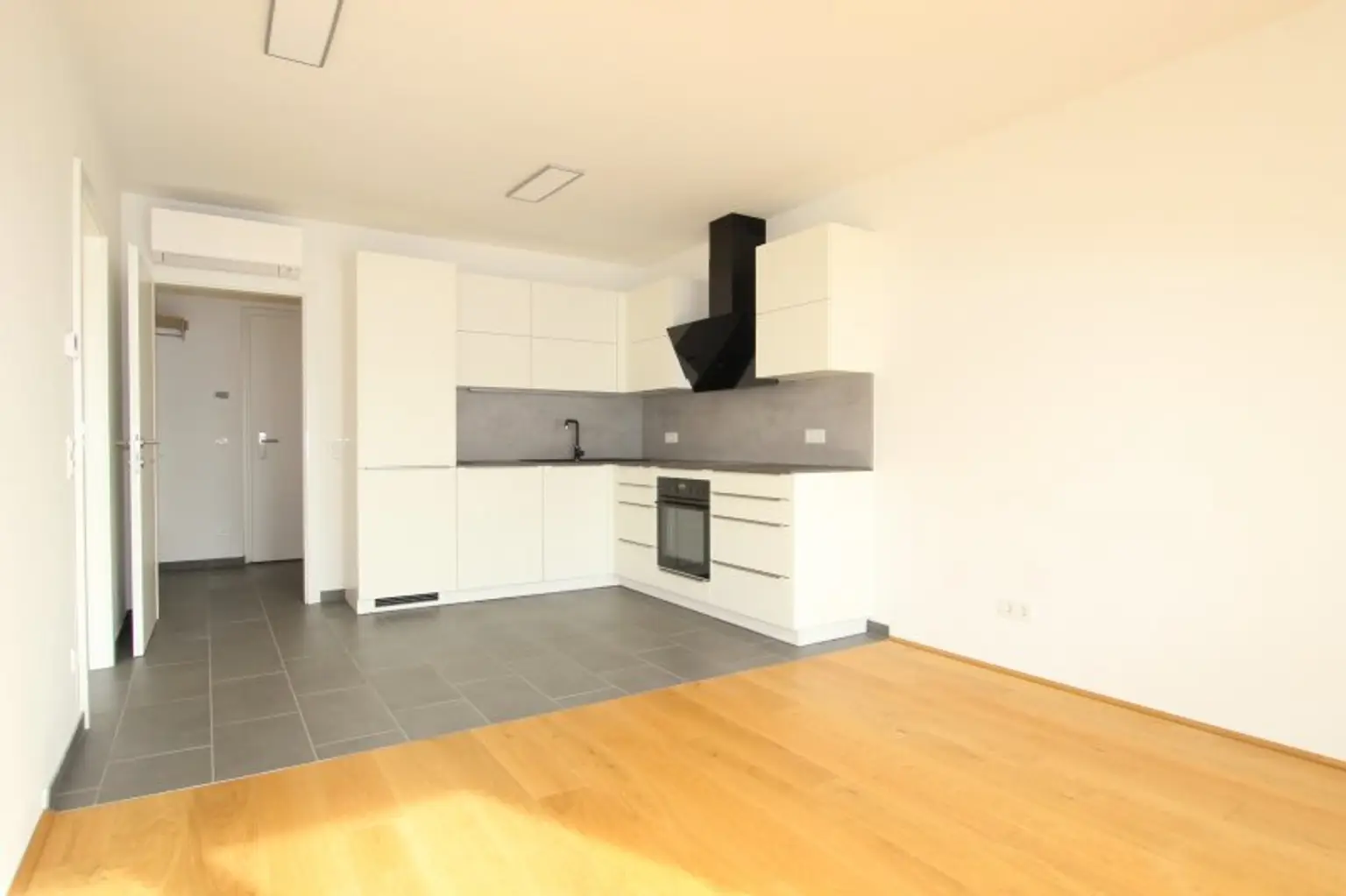 KLIMAANLAGE, SCHWIMMBAD, SCHÖNE TERRASSE MIT ELEKTRISCHER MARKISE, BAUJAHR 2022, GRÜNRUHELAGE KORNEUBURG!!