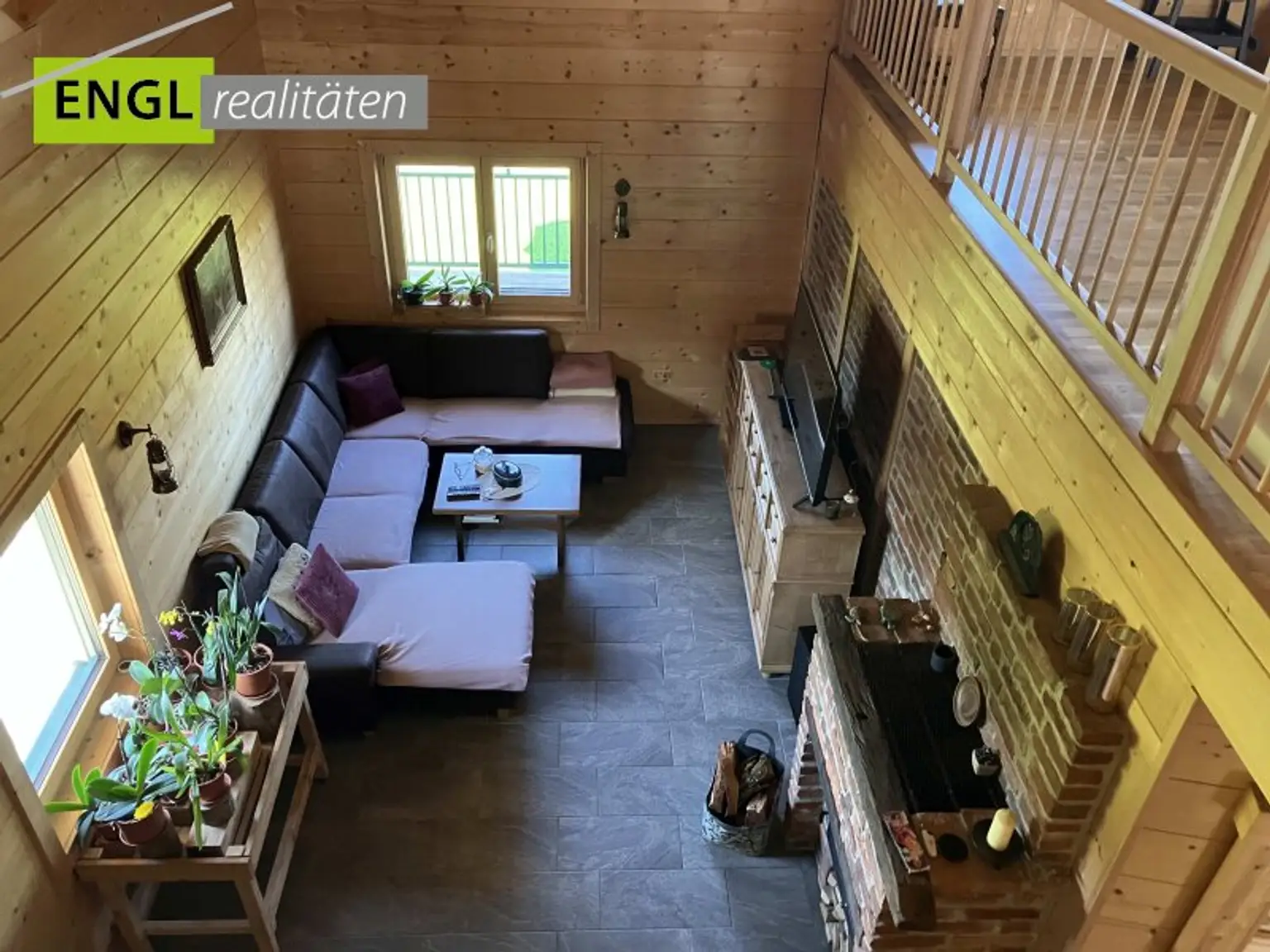 Skandinavisches Blockhaus mit Galerie, Kamin und großem Grundstück mit Fernblick